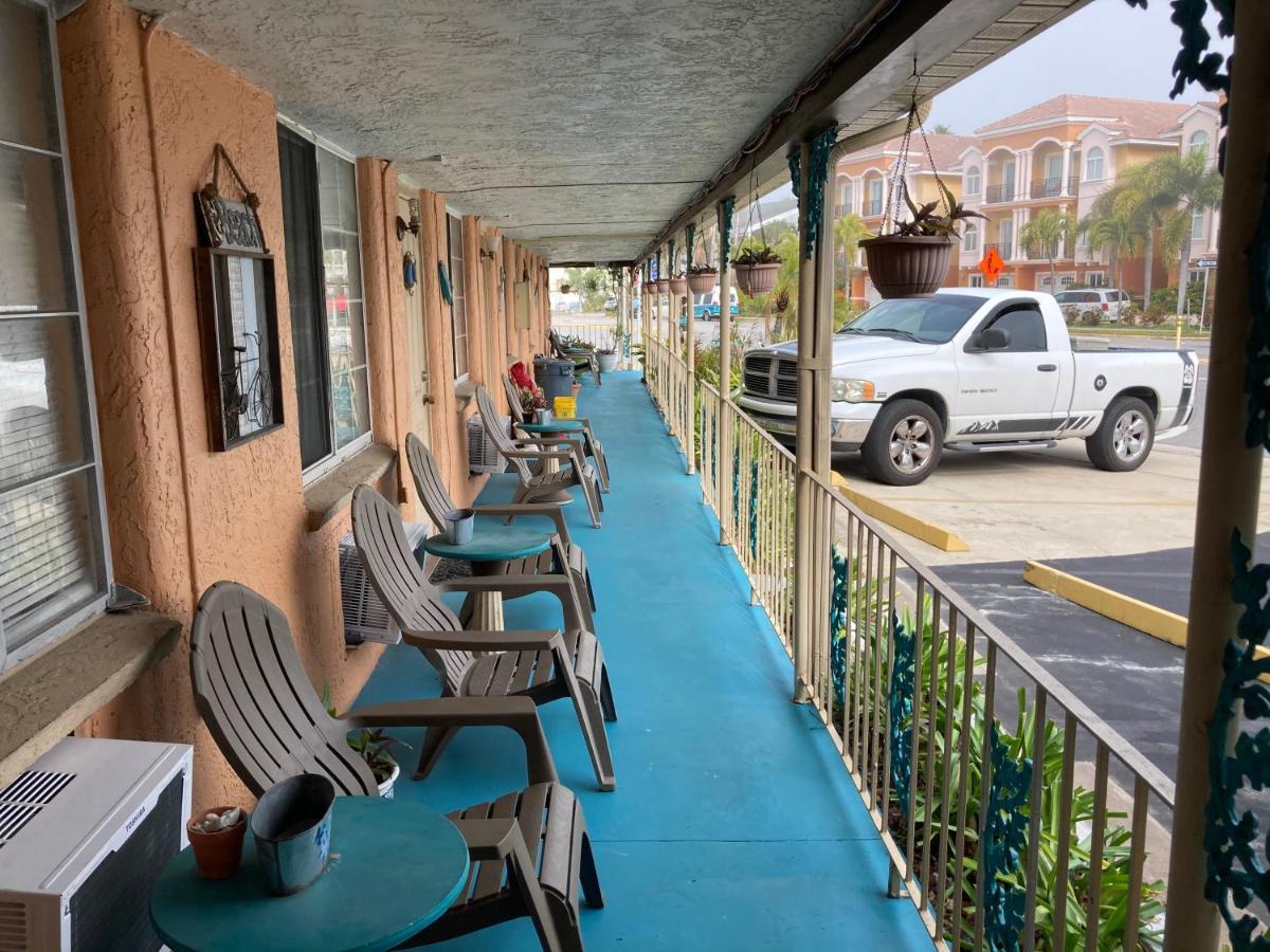 Michaels Siesta Motel Sint-Petersburg Buitenkant foto